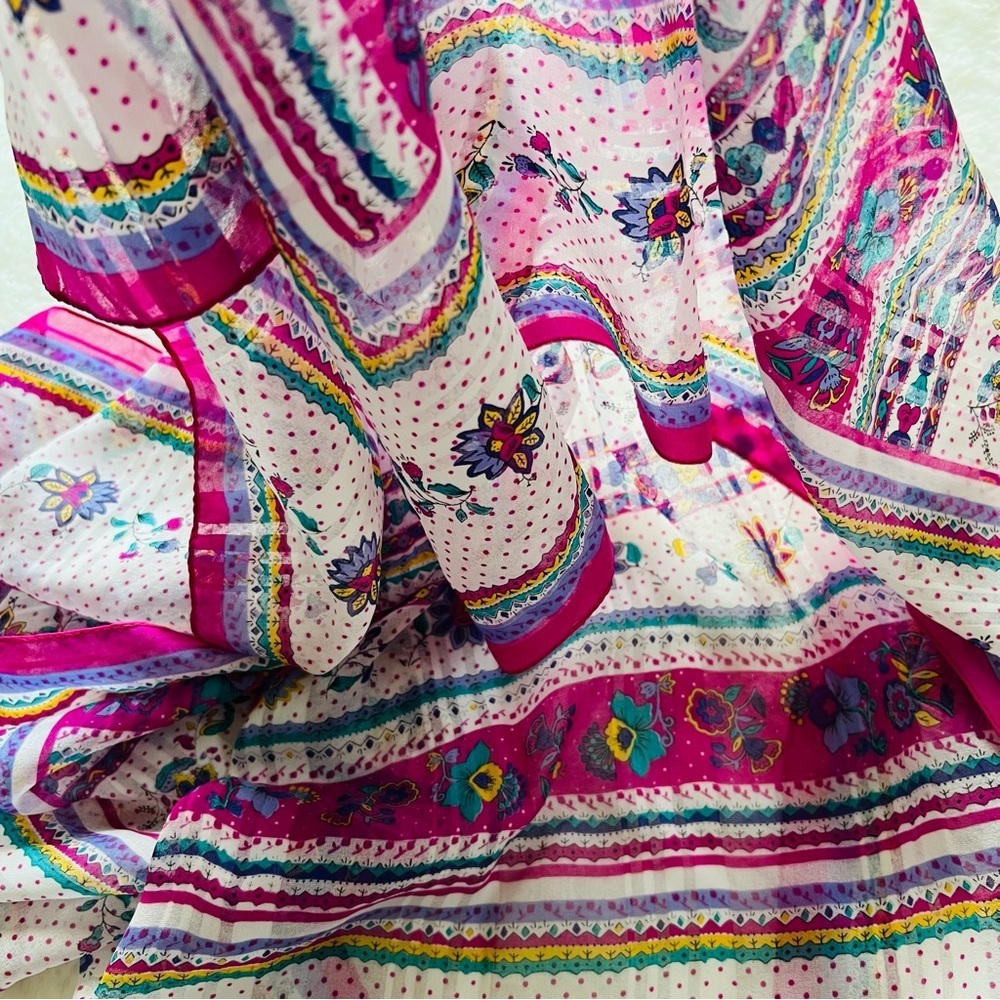 Vintage scarf from 1990’s.
35”x35”